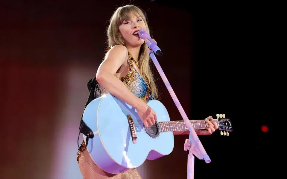 Taylor Swift revela el secreto detrás de su 12ª cima musical: un viaje emocionante por la vida de una estrella del espectáculo.