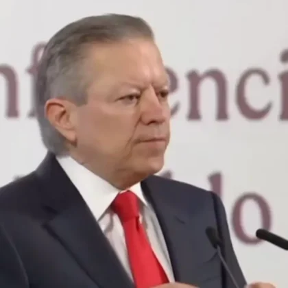 El jefe del Poder Judicial rechaza duramente las críticas a la nueva normativa y sostiene que es un paso importante hacia la justicia efectiva.