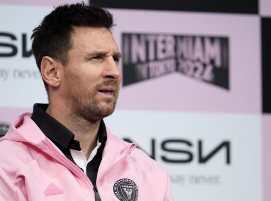 El maestro Messi desvela su lado filántropo: El lanzamiento de la Copa Messi une fuerzas con los clubes juveniles más destacados
